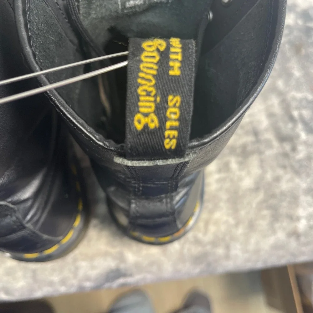 Dr. Martens Mens 9L 1460 Eight Eye Boots Solid Black Leather Combat Boots